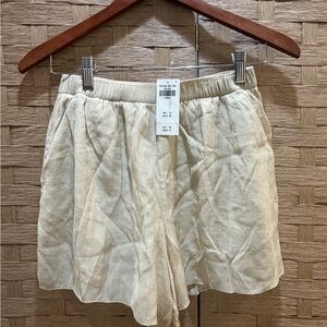 Abercrombie and Fitch NWT cream High Waist Shorts with pockets size XS